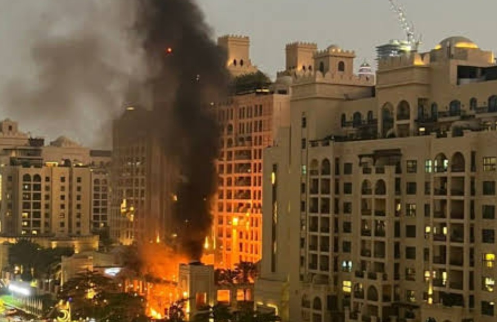 Hotel Mewah di Dubai Terbakar Usai Serangan Regional